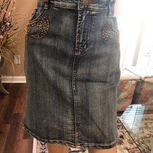 ADORABLE & FUN JEAN SKIRT IN MINT CONDITION